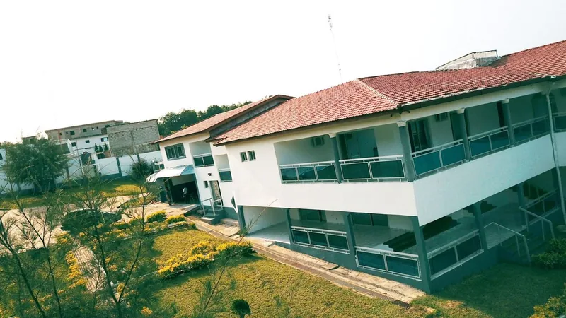 Bâtiment, Dabou