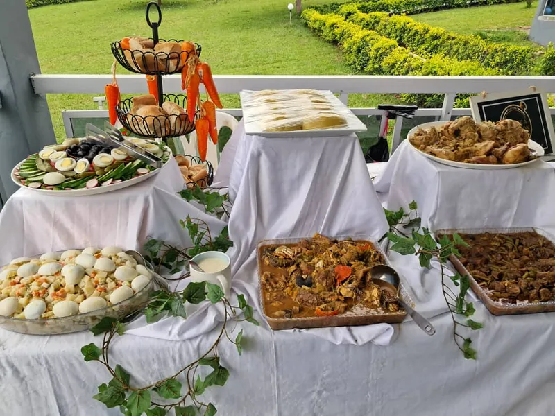 Buffet sur la terrasse, Dabou