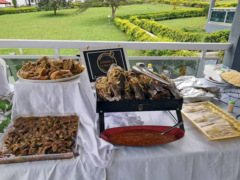 Buffet sur la terrasse, Dabou