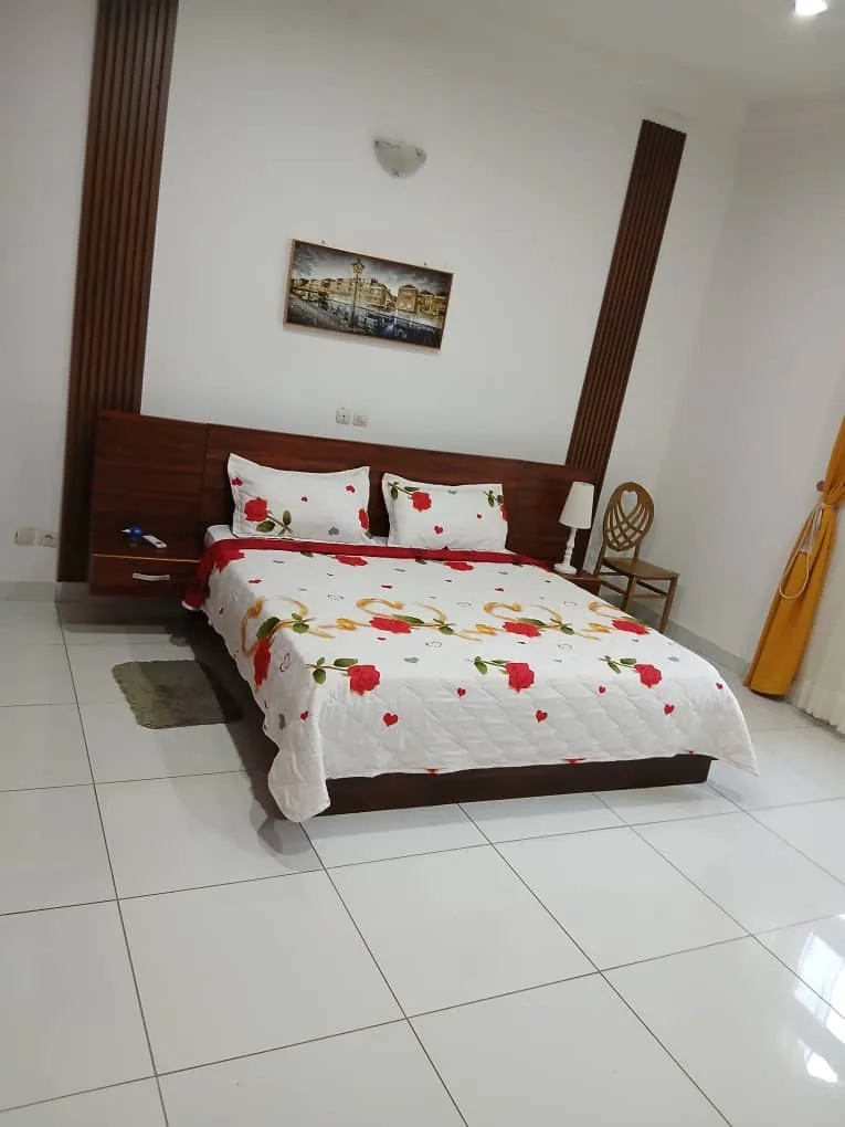 Chambre fleurie, Dabou